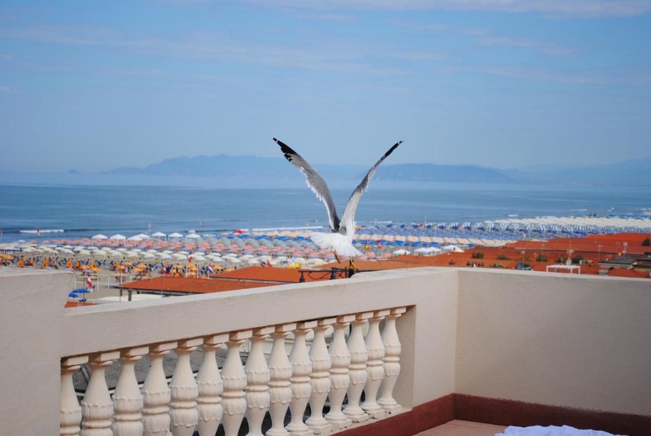 Villa Tina Hotel Viareggio Exterior photo