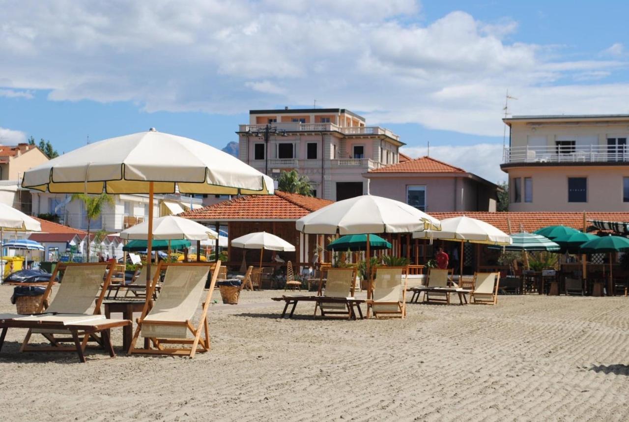 Villa Tina Hotel Viareggio Exterior photo