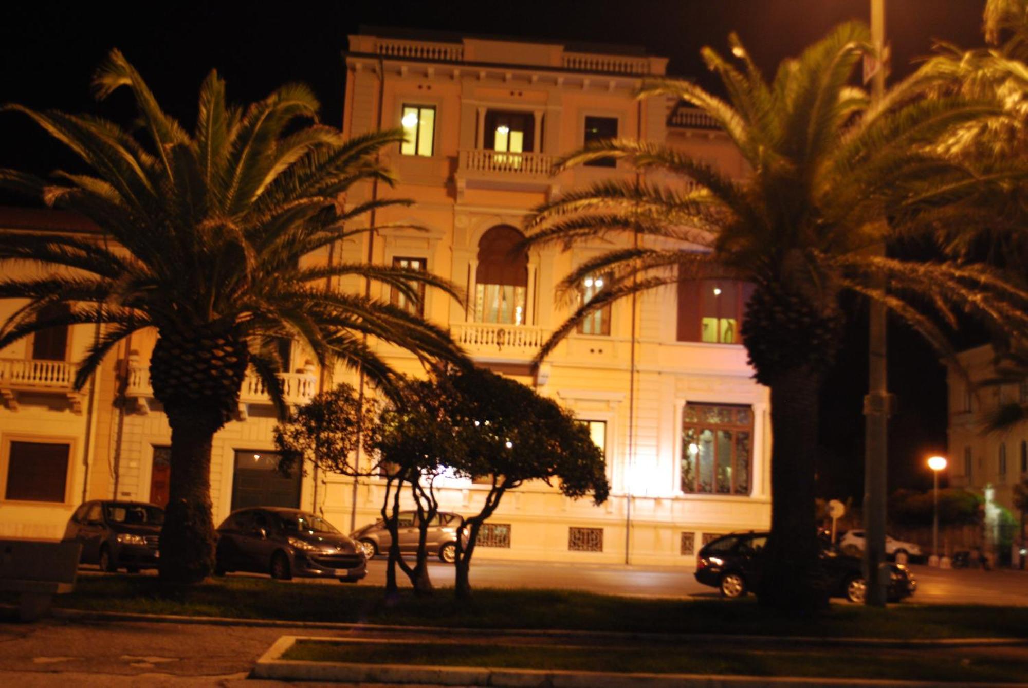 Villa Tina Hotel Viareggio Exterior photo